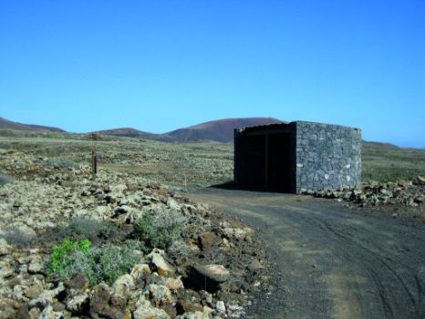 Área de descanso a modo de refugio en el tramo hacia Lajares
