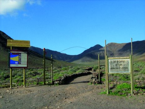 Inicio del PR FV 55, en la pista que une Morro Jable con la Punta de Jandía
