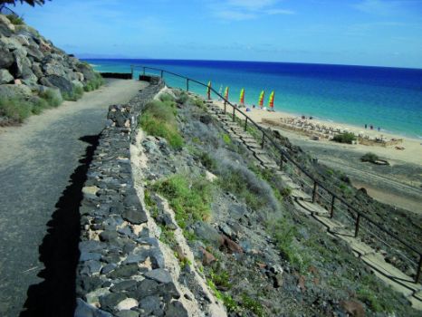 Vistas de la playa desde el camino, en Morro Jable