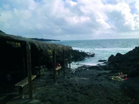La cala de Tacorón, de origen volcánico 