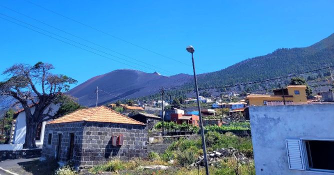 La dorsal Cumbre Vieja vista desde la localidad de las Manchas 