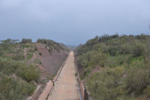 El camino discurre por la antigua plataforma del ferrocarril