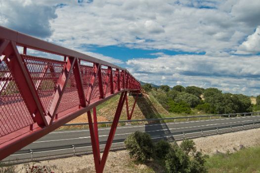 Puente de nueva construcción sobre carretera N-322