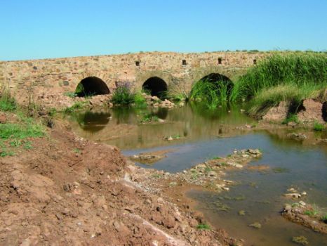 Puente sobre el río Jabalón