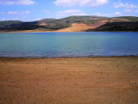Playa fluvial en el embalse
