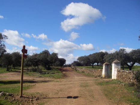 Señalización en el camino junto a la entrada del cortijo de la Peña