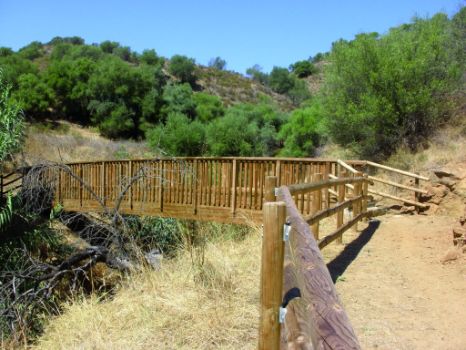 Pasarela sobre barranco