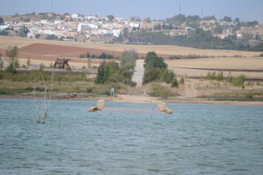 The remains of La Caserna bridge and, in the background, Olivares de Júcar