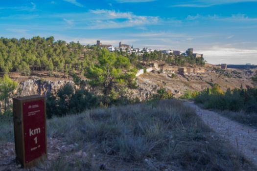 Panorámica de Alarcón y la hoz del río desde el p.k. 1 