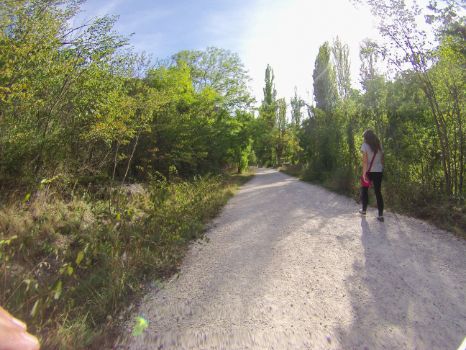 Usuaria en el Camino Natural del Júcar cerca de Cuenca