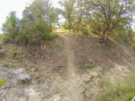 Senda con baliza de Caminos Naturales