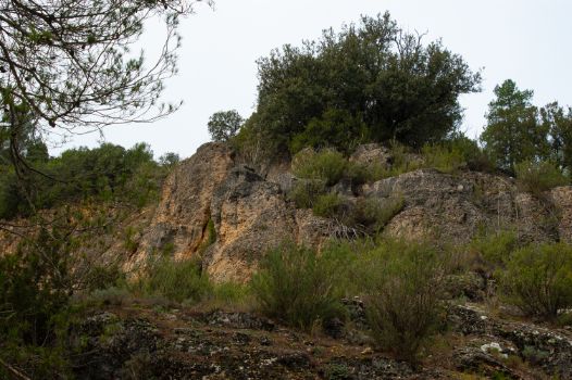 Afloramiento rocoso en Camino Natural del Júcar
