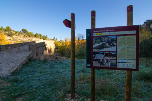 El ramal termina al llegar al puente de El Castellar