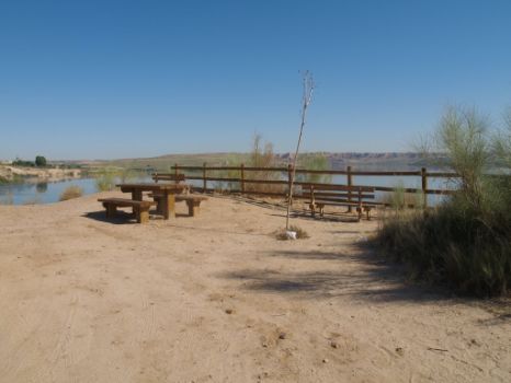 Área de descanso con vistas al embalse de Castrejón