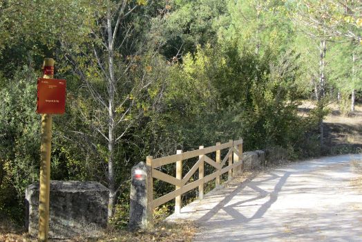 Puente sobre el arroyo de la Hoz