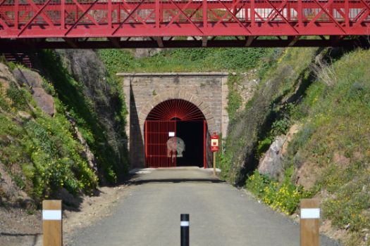 Entrada al túnel de San Lázaro