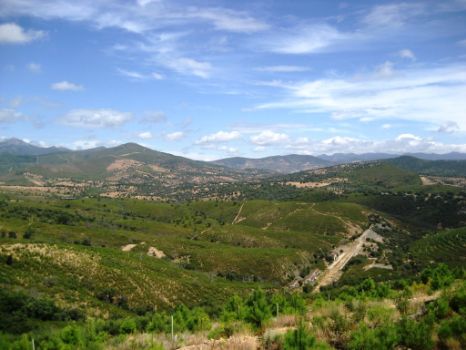 Desde el Balcón de Puertollano, se puede apreciar el antiguo apeadero de Berzocana