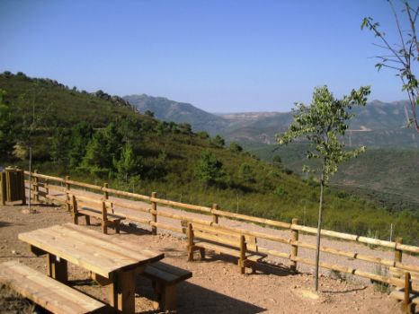 Vistas de Las Villuercas desde el área de descanso del Cielo de Altamira
