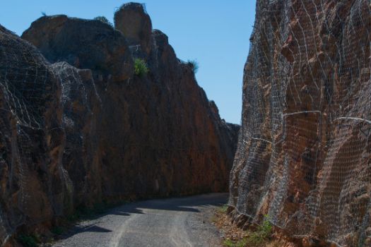 Detalle de la protección contra desprendimientos en una de las trincheras
