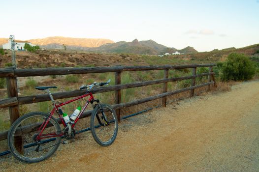 Cicloturismo en el tramo de Vía Verde de Lucainena
