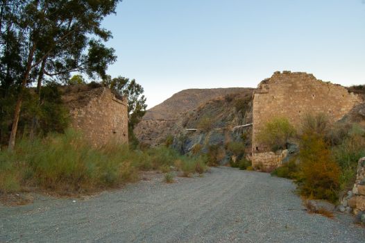Ruinas del antiguo puente de la Rafaela