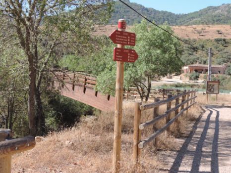 Puente sobre el río Guadarranque