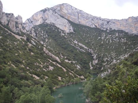 Cola del embalse de Vadiello y cretas del Borón