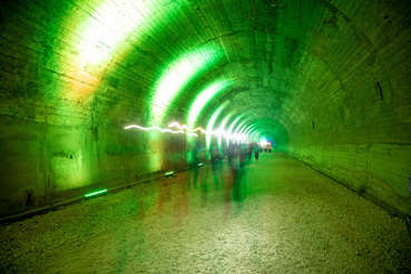 Imagen desde el túnel de Modúbar, en que se aprecia su particular iluminación