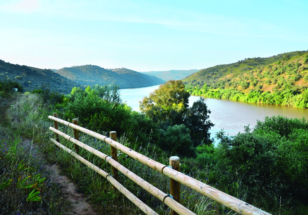 Panorámica del río Guadiana desde el Camino Natural Panorámica del río Guadiana desde el Camino Natural