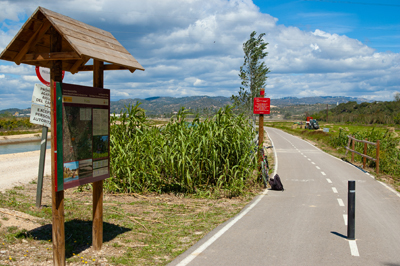 Panel interpretativo sobre el Camino Natural Vía Verde Carrilet de la Cava