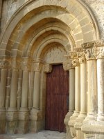 Portada de la Iglesia de Santiago de Agüero