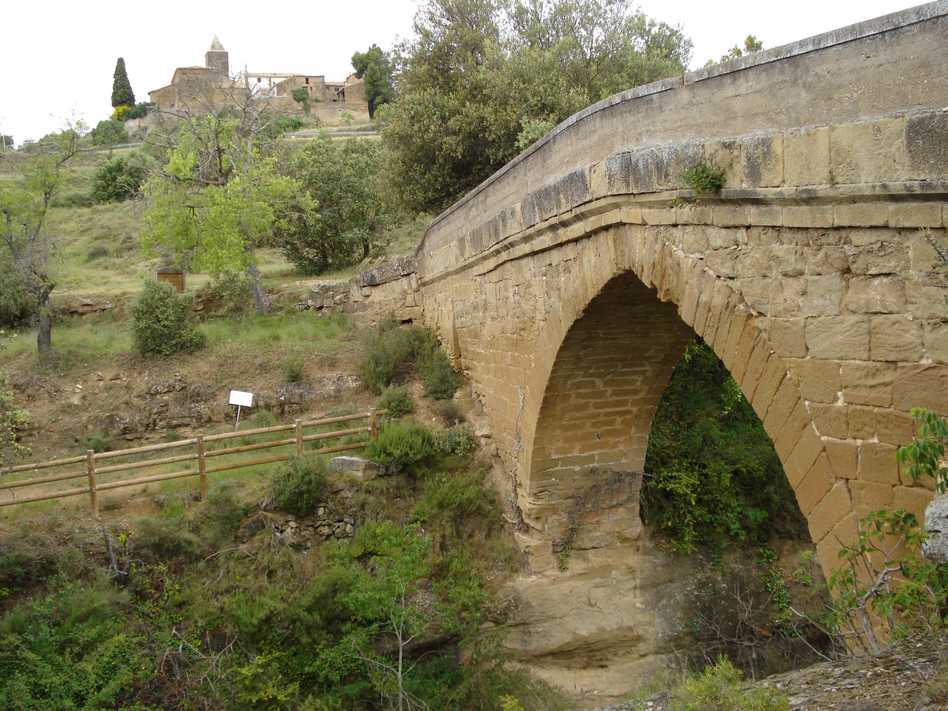 Puente medieval de Sipán