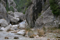 Si las condiciones lo permiten, se puede seguir la ruta remontando el cauce del río