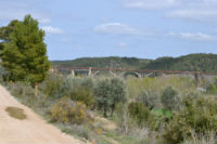 Viaducto sobre el Matarraña por el que ahora discurre el Camino Natural Val de Zafán