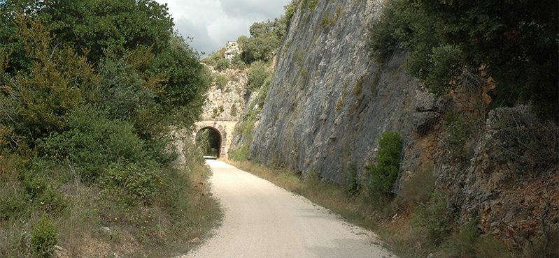 Camino Natural Vía Verde del Ferrocarril Vasco-Navarro. Tramo Murieta - Ermita de Santo Toribio
