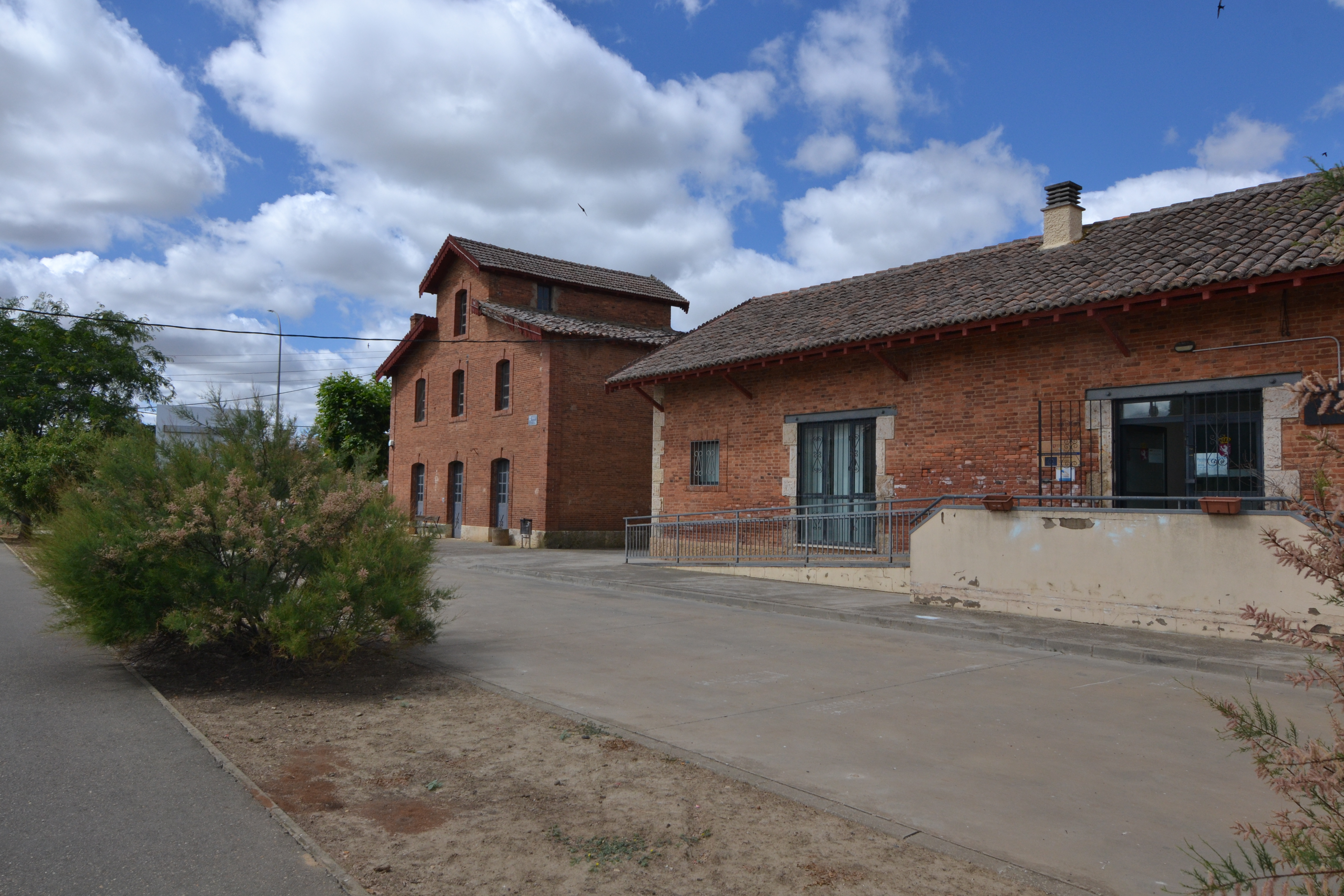 Valencia de Don Juan former train station