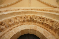 Músicos en la arquivolta de la iglesia de Perazancas