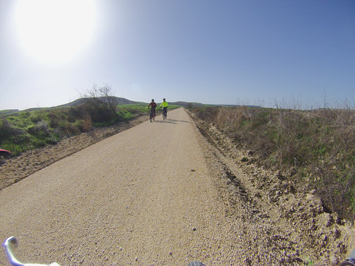 Cicloturistas en Camino Natural