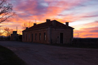 Atardecer en antigua estación de Monreal del Campo