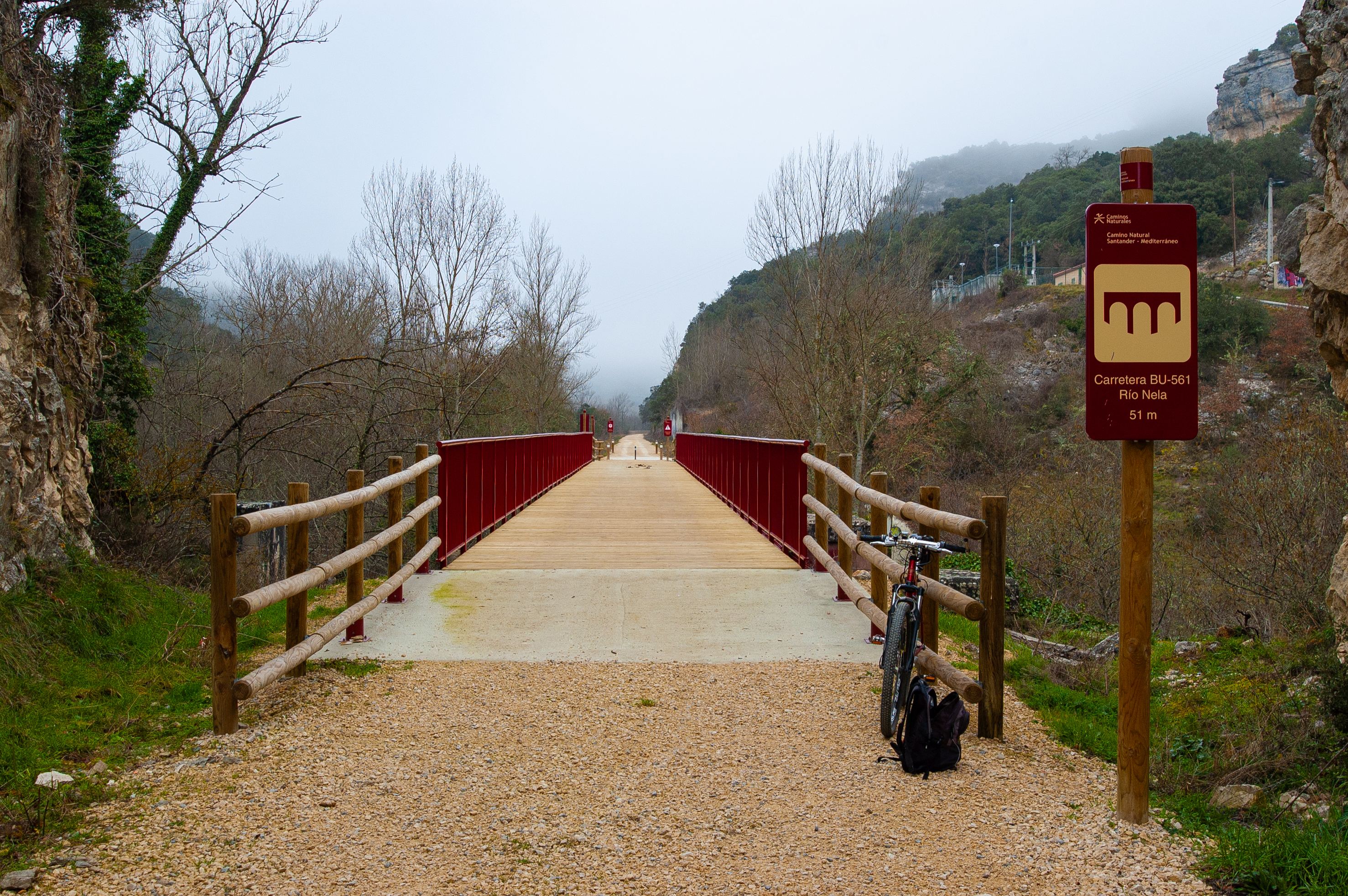 Viaducto sobre el río Nela
