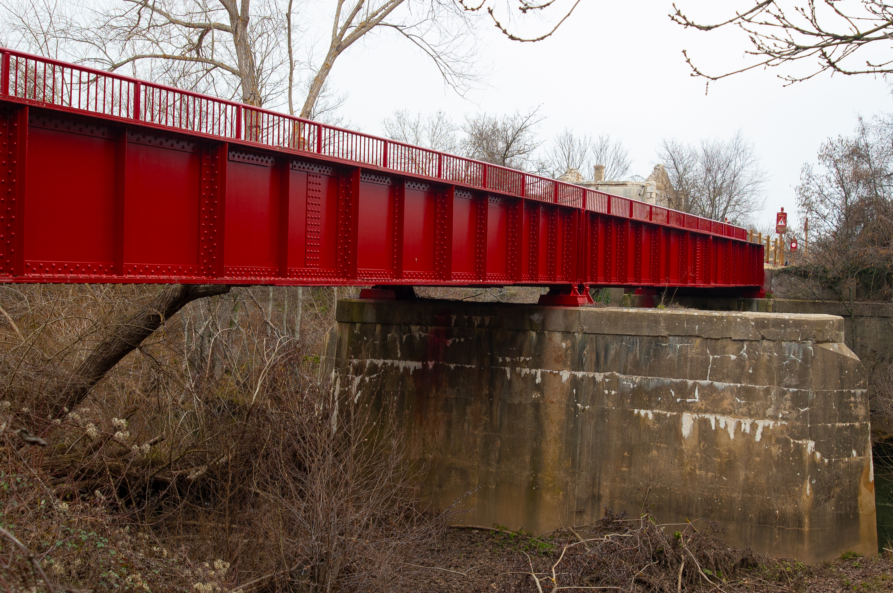 Viaducto sobre el río de Nela