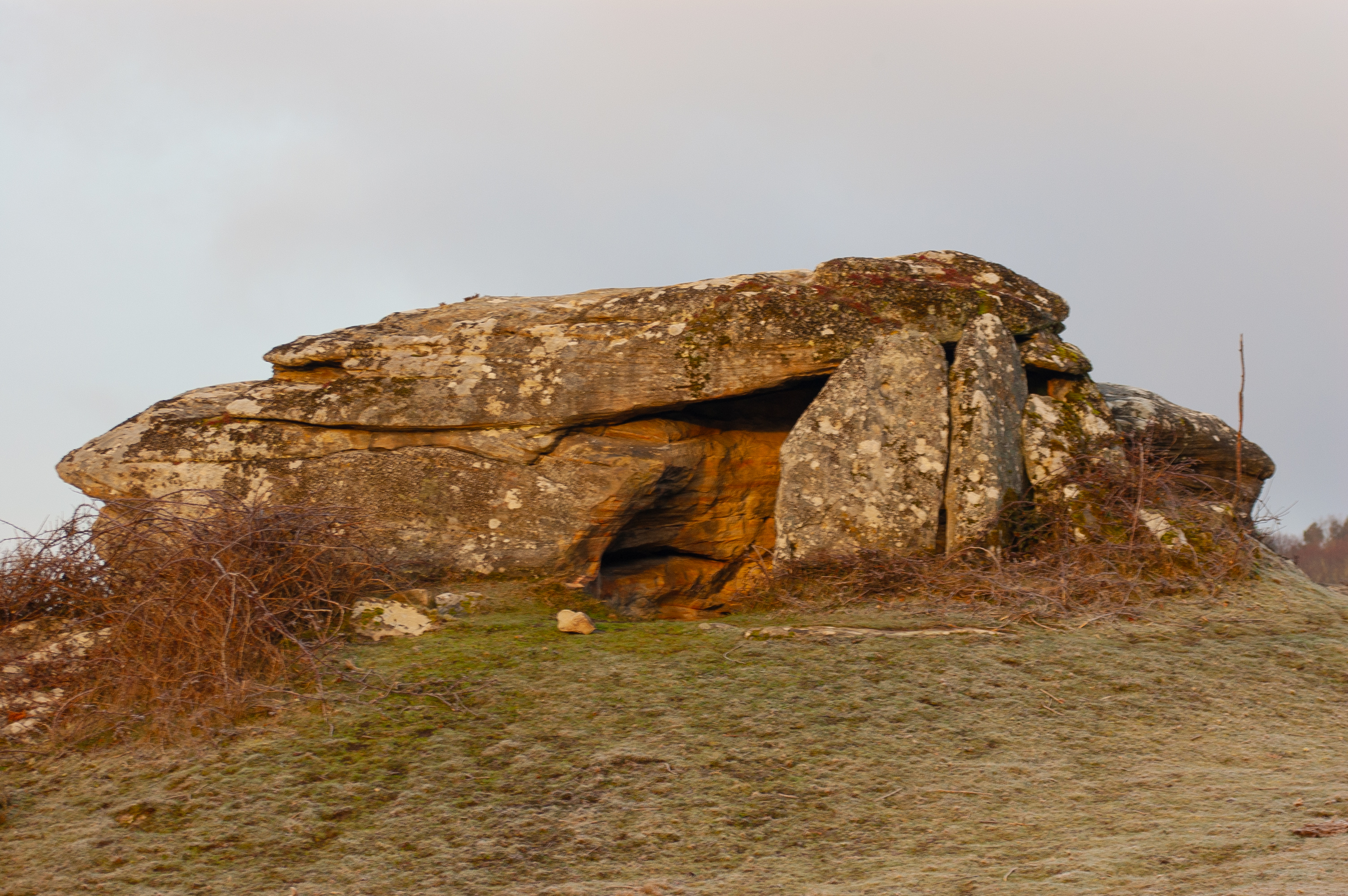 Dolmen megalítico de Busnela