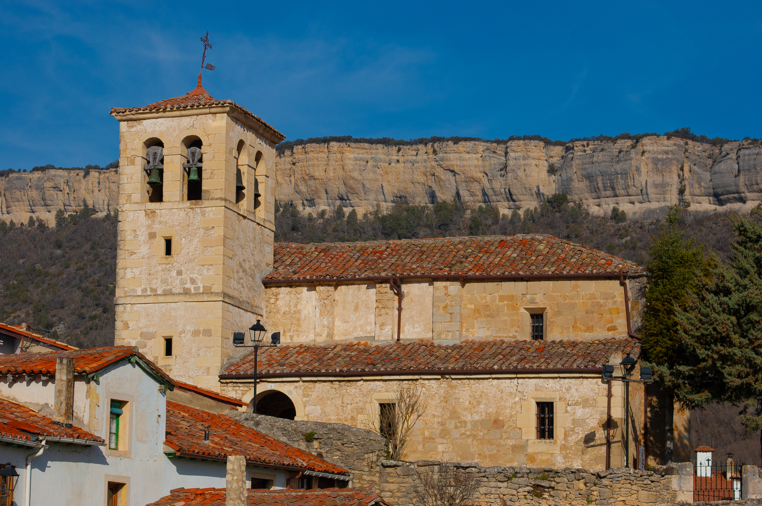 Iglesia de Puentedey