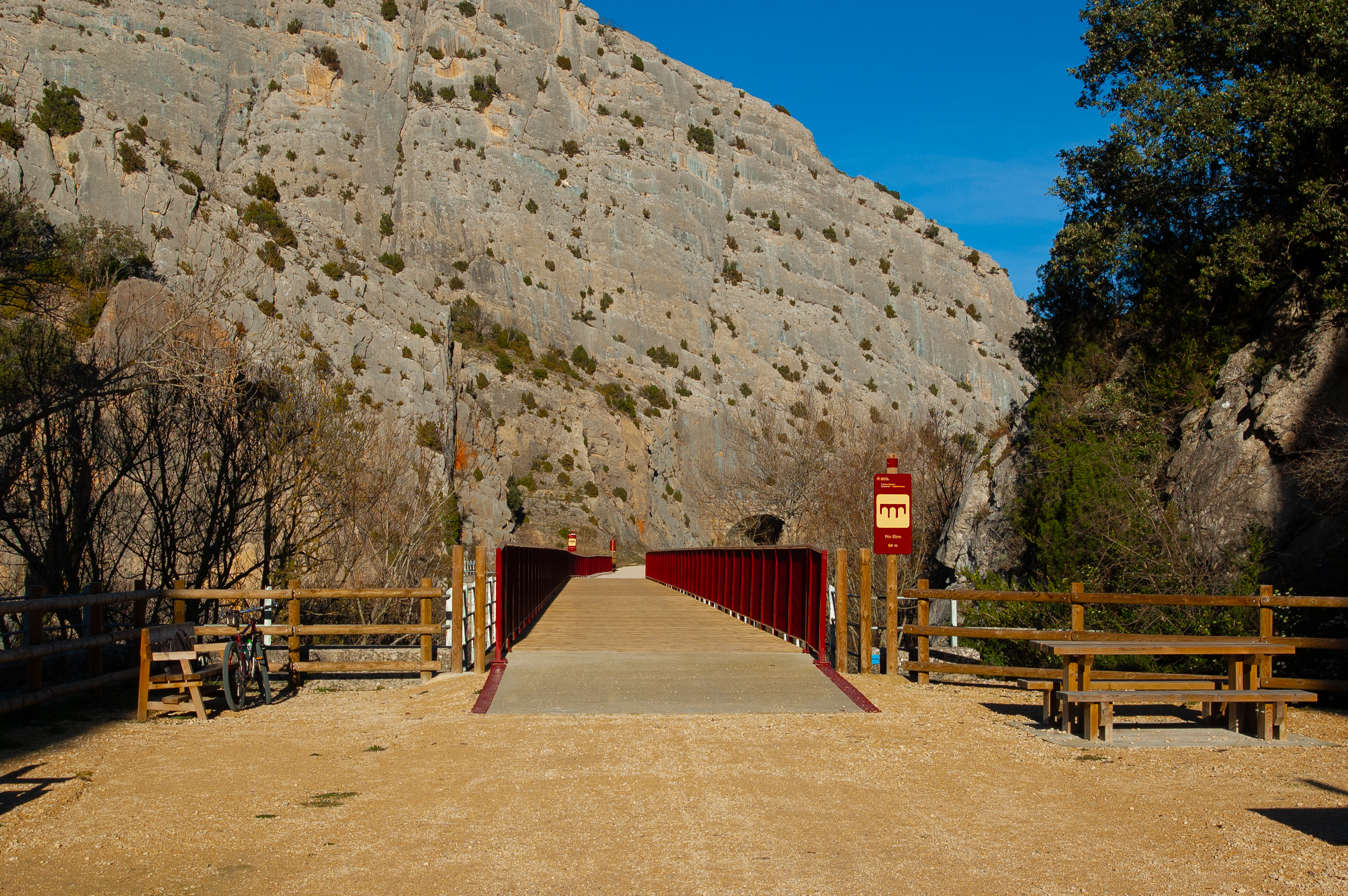 Viaducto sobre el río Ebro en Trespaderne