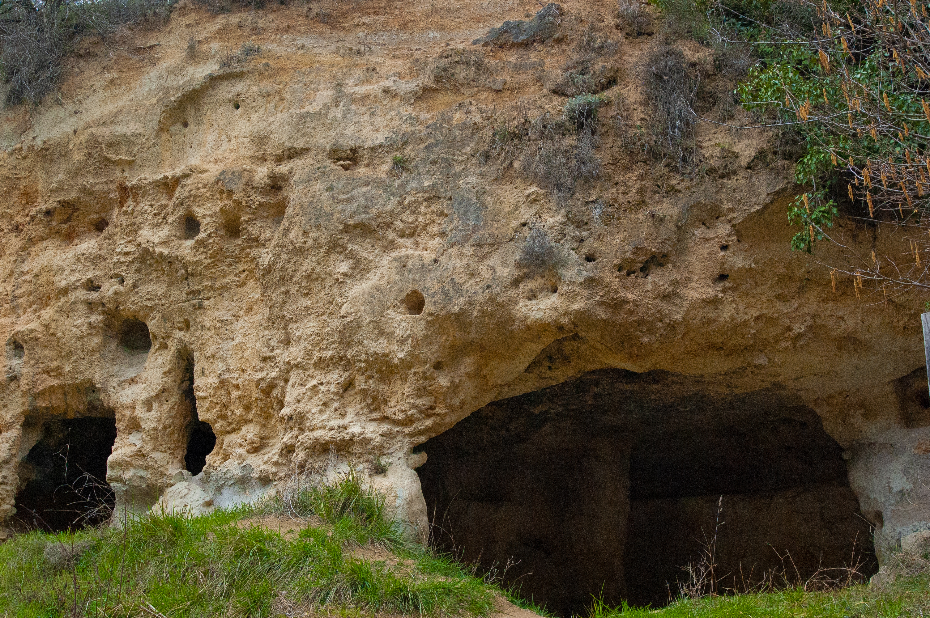 Exterior del eremitorio cueva de los Portugueses