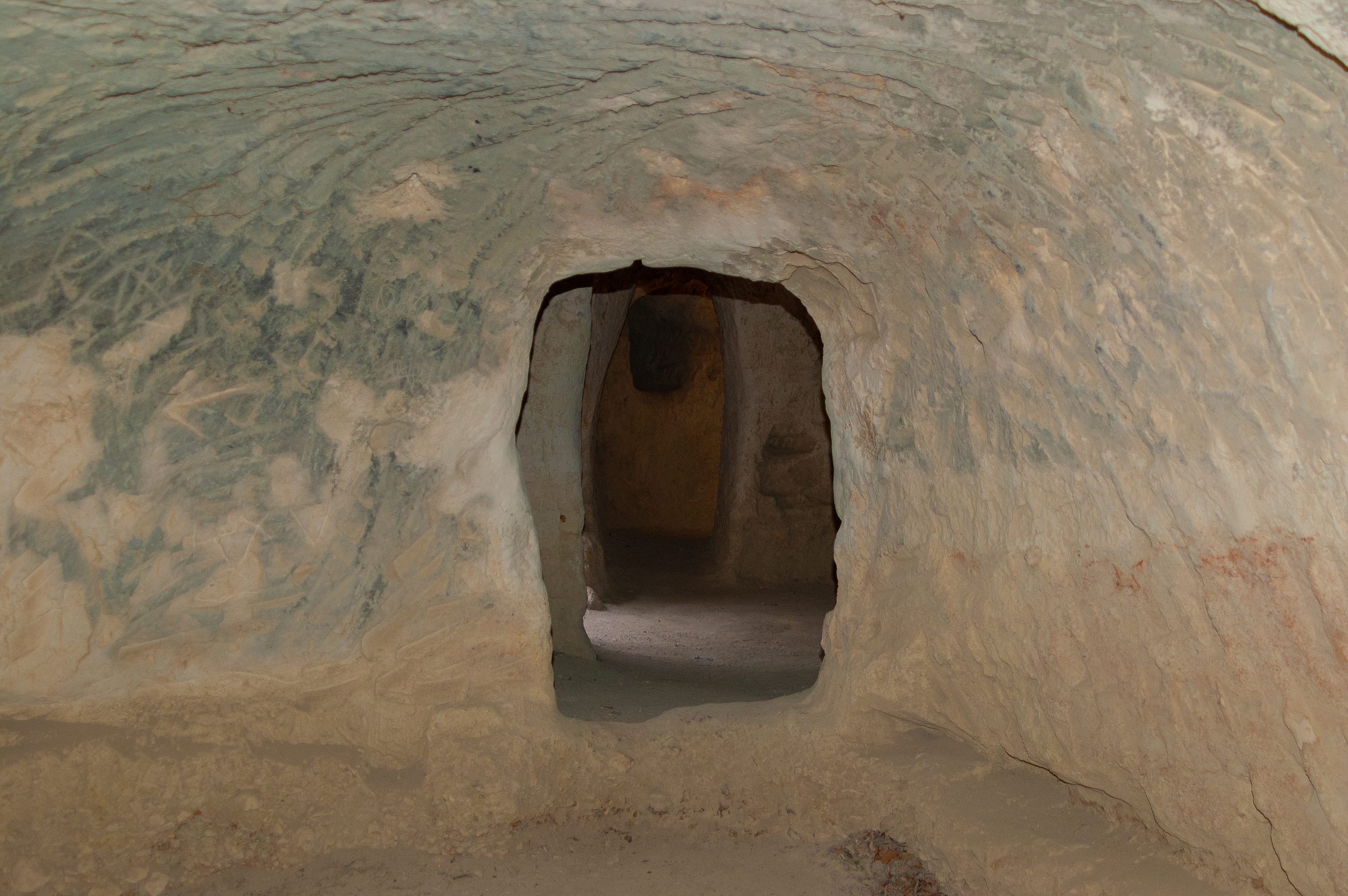 Interior del eremitorio cueva de los Portugueses