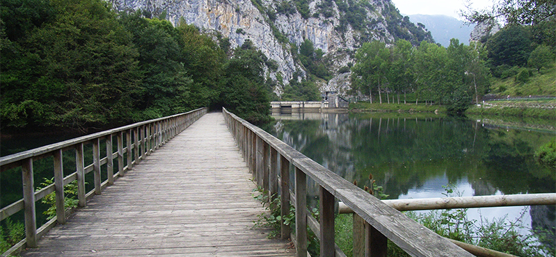 Camino Natural de la Senda del Oso. Tramo Presa Valdemurio - Santa Marina