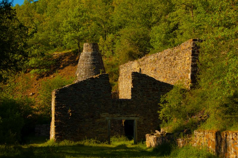 Horno de la ferrería en Río Pedroso
