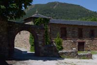 Entrada del nonasterio de Xagoaza, hoy convertido en bodega<br/>