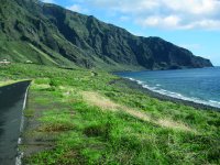 Paisaje de la zona de costa y de los escarpes que conforman el Monumento Natural de Las Playas